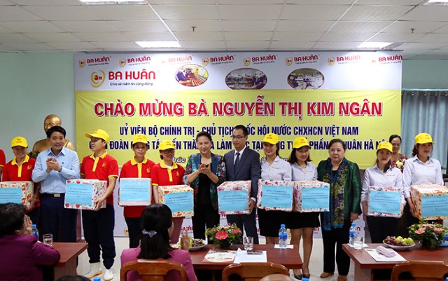 Chủ tịch HĐND TP tham dự cùng Chủ tịch Quốc hội thăm Công ty Ba Huân Hà Nội